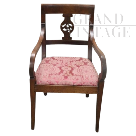 Antique Directoire armchair from the end of the 18th century in carved walnut