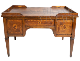 Antique Louis XVI central desk in solid walnut
