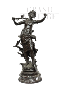 Antique patinated bronze sculpture depicting the Nymphe de Bois