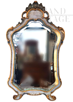 Antique Venetian mirror in gold leaf and stucco