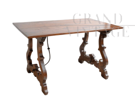 Antique refectory table in solid walnut, Naples, early 18th century