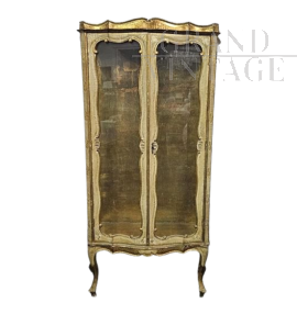 Antique-style Venetian display cabinet lacquered in gold