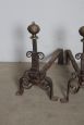 Antica coppia di alari da camino in ferro e ottone del XVIII secolo