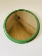 Round vintage mirror in green lacquered solid wood