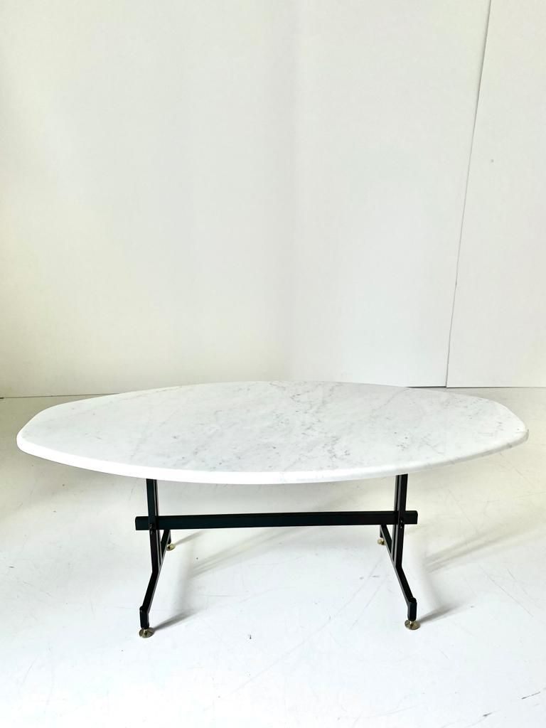 Tavolino da salotto design anni '60 con piano in Marmo di Carrara Calacatta