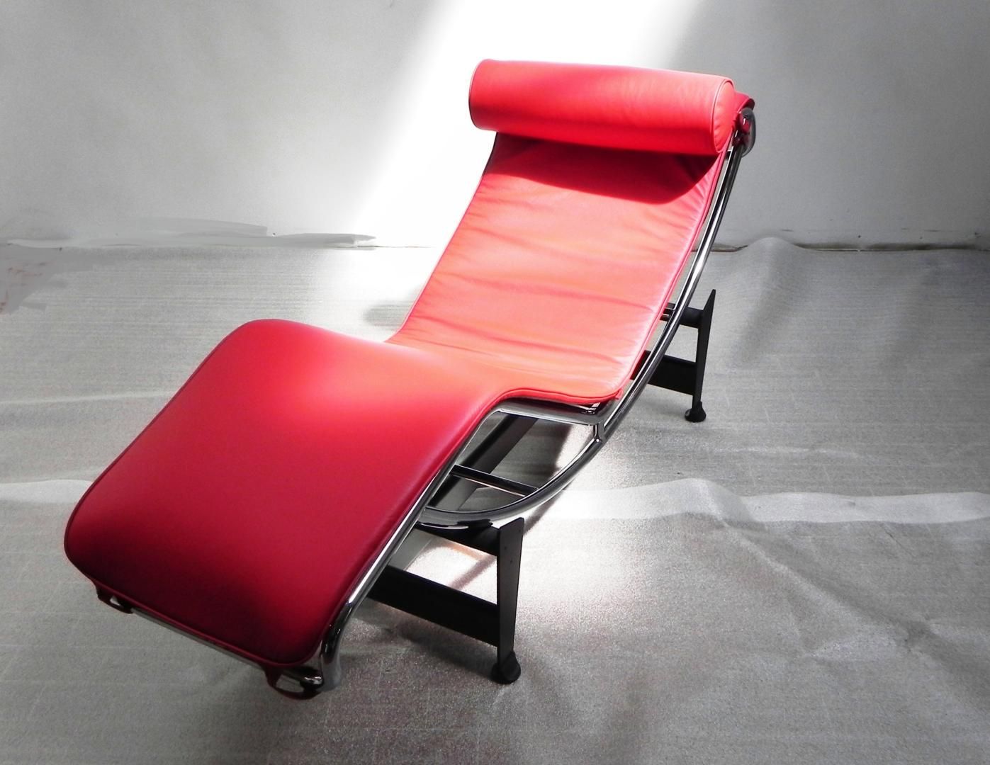 Bauhaus style chaise longue in genuine red leather, recent production Grand Vintage