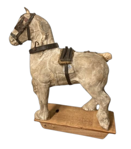Cavallo giocattolo antico in cartapesta dell'800                            