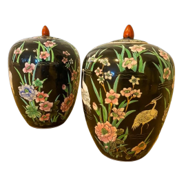 Coppia di grandi potiches in porcellana cinese della prima metà del '900                            