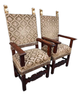 Pair of seventeenth-century style throne armchairs with gold leaf