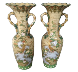 Coppia di vasi giapponesi Satsuma di fine '800 in porcellana dipinta a mano                            