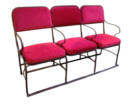 Fila di 3 sedie da teatro italiane in velluto rosso anni '30                            