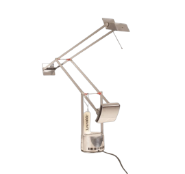 Lampada da tavolo design Tizio X30 di Richard Sapper per Artemide                            