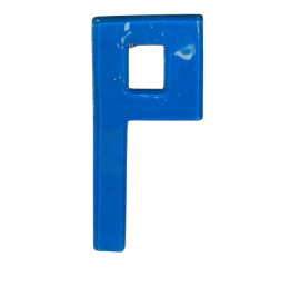 Lettera P in vetro azzurro, anni '80