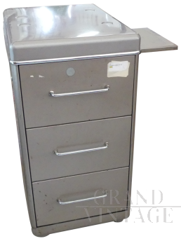 Industrial office chest of drawers in metal from the 1940s
