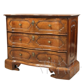 17th century Italian walnut chest of drawers