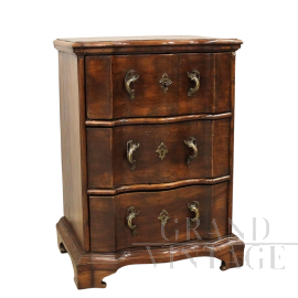 Small antique Venetian dresser from the Louis XV period in walnut, Italy 18th century