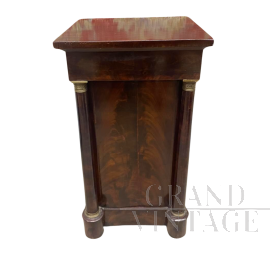 Comodino Impero da centro in piuma di mogano, Francia XIX secolo                            