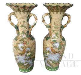 Pair of Japanese Satsuma vases from the late 19th century in hand-painted porcelain