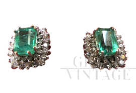 White gold earrings with Colombian emeralds
