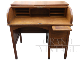Desk with shutter closure