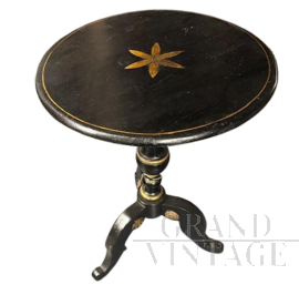 Small antique Tuscan round table, lacquered in black with gold details, early 19th century