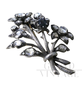 Antique brooch with a bouquet of flowers in gold and silver with diamonds and sapphire