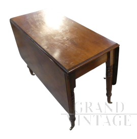 Extendable English pembroke table