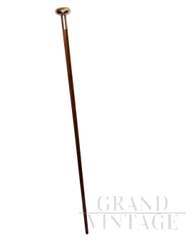 Bastone da passeggio in legno di noce con impugnatura in argento                            