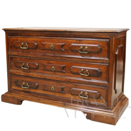 Large antique 17th century Italian chest of drawers in walnut