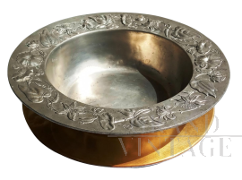 Ciotola centrotavola vintage in peltro decorato                            