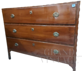 Comò Luigi XVI in noce con profili intarsiati                         