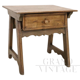 Comodino tavolino rustico antico con cassetto degli inizi del '900                            