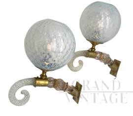 Coppia di applique a sfera attr. Seguso in vetro di Murano e ottone, 1950                            