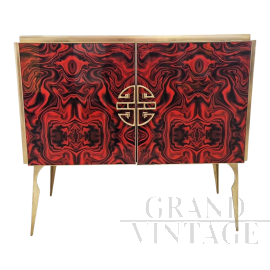Credenza a due ante in vetro colorato rosso e nero                            