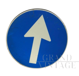 Insegna stradale vintage di direzione obbligatoria, Italia 1995                            