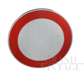 Insegna stradale vintage di divieto di transito, Italia 2004                            