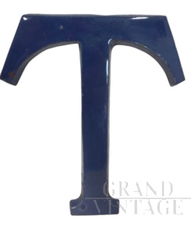 Lettera T in terracotta blu, anni '40