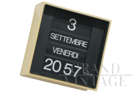 Orologio con datario design di Gino Valle per Solari Udine                            