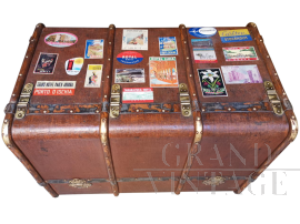 Travel trunk with drawers