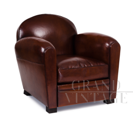 Poltrona club Grand Chitenay dalle forme arrotondate                            