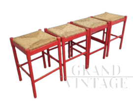 Set di 4 sgabelli vintage rossi in legno e paglia, 1980
