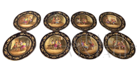 Set di 8 piatti in ceramica Sèvres del XVIII secolo con scene e personaggi                            