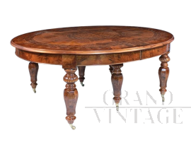 Sontuoso tavolo allungabile a manovella riccamente intarsiato                            