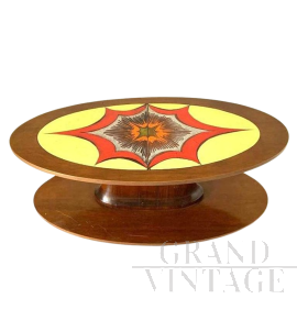 Tavolino modernariato ovale in massello di noce con piano dipinto, anni '60                            