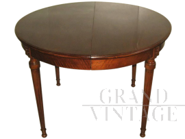 Antique oval extendable table in walnut, late 19th century