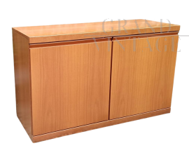 Credenza anni '80 in noce con due ante                            