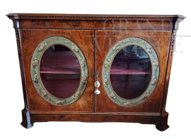 Credenza antica vittoriana con due ante a vetro                            