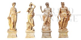 Gruppo di 4 statue raffiguranti Le Quattro Stagioni in marmo travertino                            