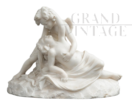 Scultura antica con Amore e Psiche di epoca Napoleone III Francese in alabastro                            