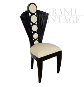 Sedia design nera in pelle bianca con schienale a ventaglio                            